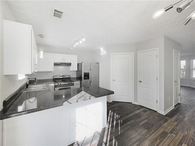 Building Photo - 5539 Pineridge Ct