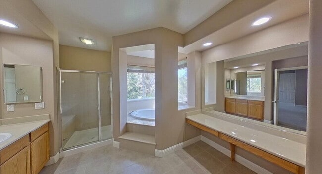Building Photo - 1692 Woodhaven Cir