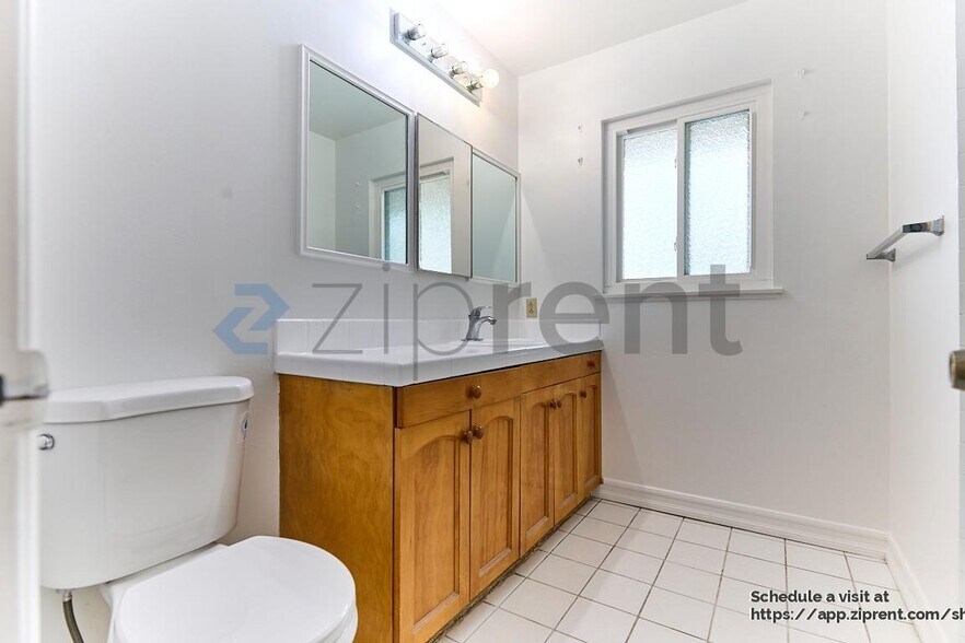 Building Photo - 630 La Presa Dr