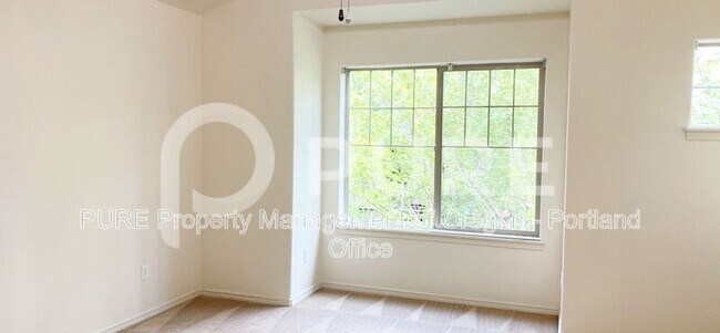 Building Photo - 1572 SW 175th Ave