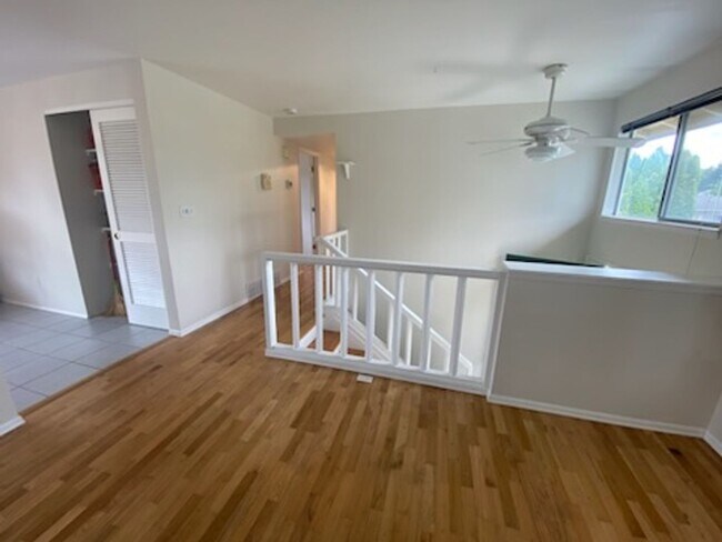 Building Photo - $3950 2520 SqFt, SFH/4BDR,2BA,office/Garag...