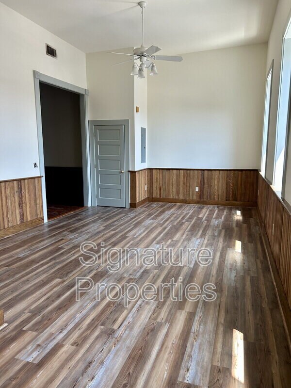 Building Photo - 224 Paradise Ln