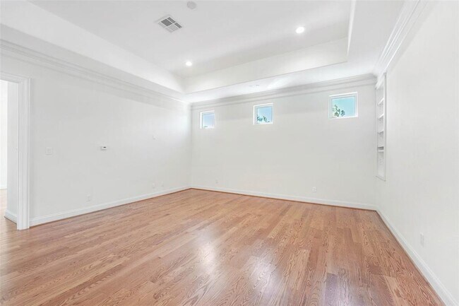 Building Photo - 201 Mayerling Dr