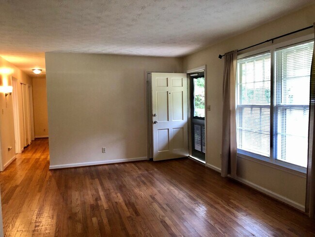 Building Photo - Stepless ranch home in Mableton