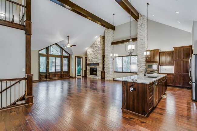 Building Photo - Tallgrass Villas