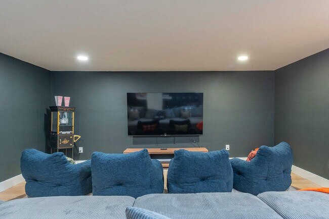 Building Photo - 41 Little Forest Dr