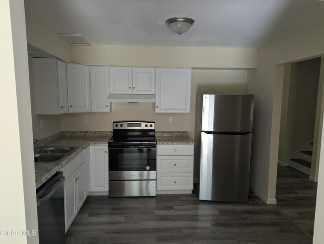 Building Photo - 30 Clubhouse Dr