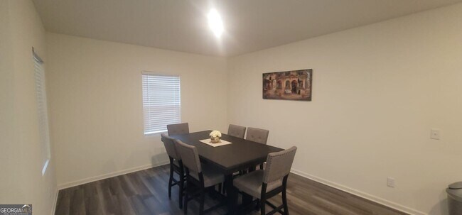 Building Photo - 214 Moreton Wy