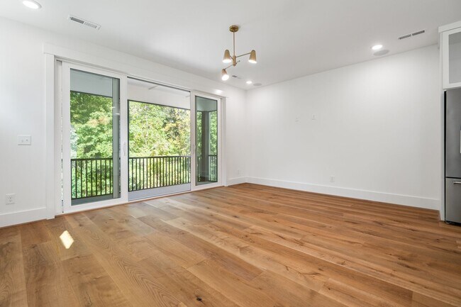 Building Photo - Modern 4-bedroom, 4-bathroom Custom Home D...