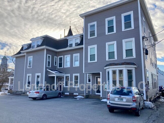 Building Photo - 146 Walnut St