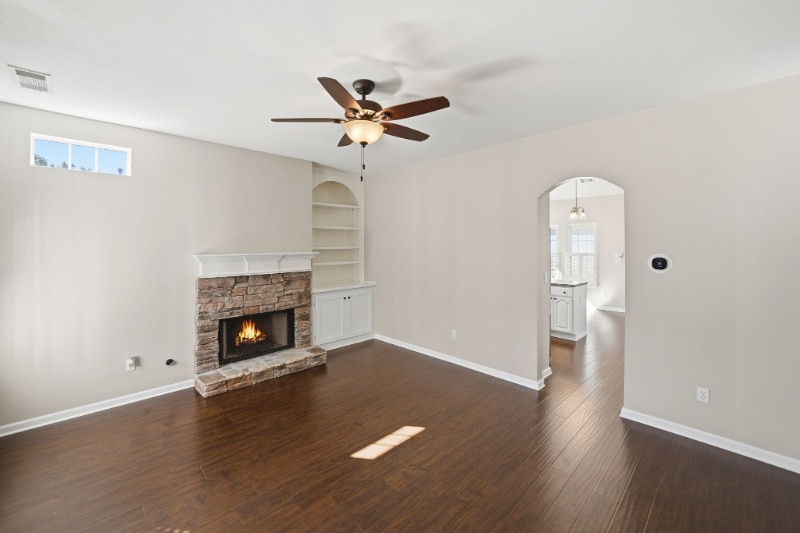 Building Photo - 202 Evergreen Trce