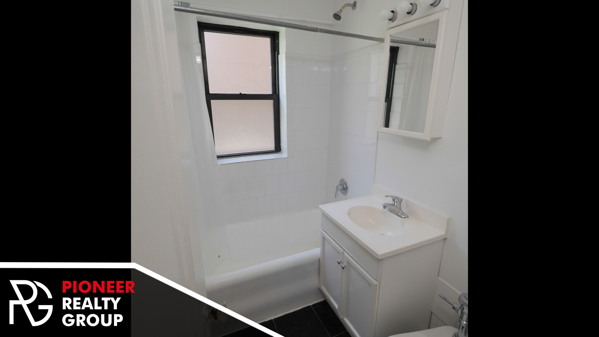 Building Photo - 556 W Arlington Pl