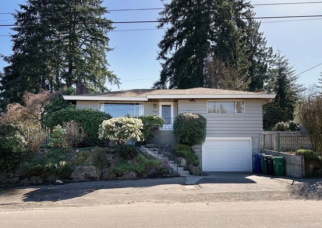 Building Photo - 2Bd/1.75Ba Seattle House