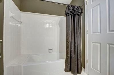Building Photo - 9485 Nesbit Lakes Dr