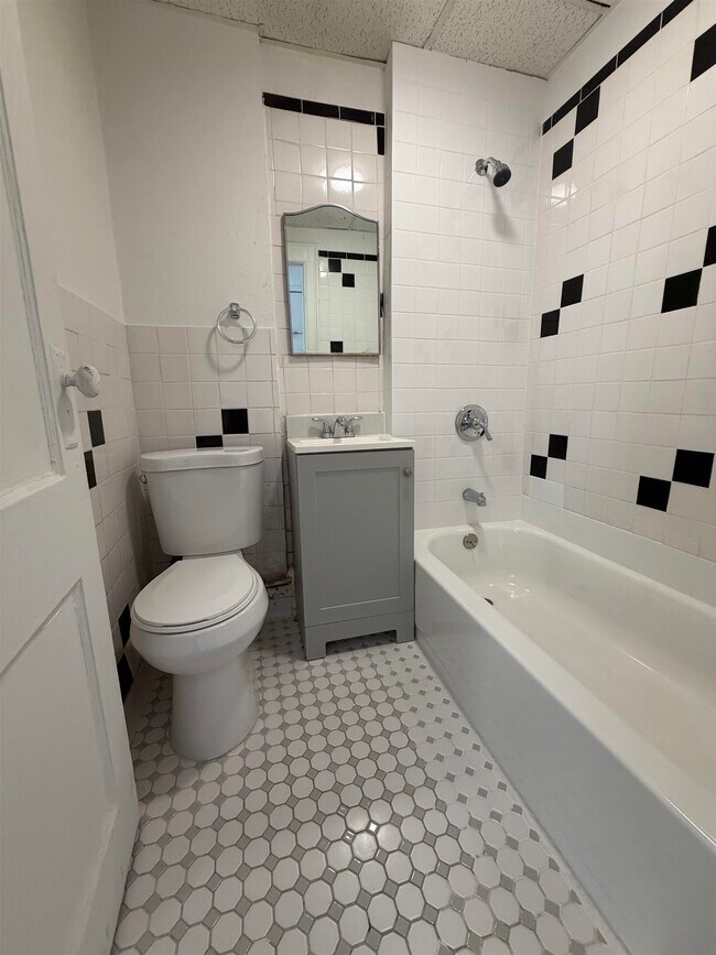 Building Photo - 434 Central Ave