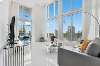 Building Photo - 485 Brickell Ave