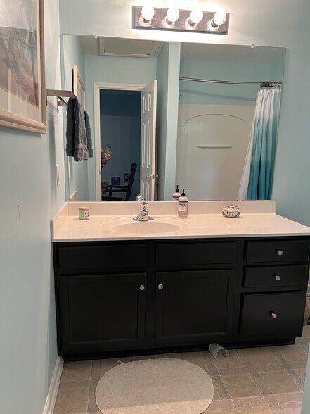 Upstairs full bath - 34 Tannenbaum Cir