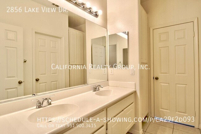 Building Photo - 2856 Lake View Dr