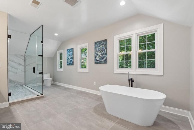 Building Photo - 10899 Woodland Falls Dr