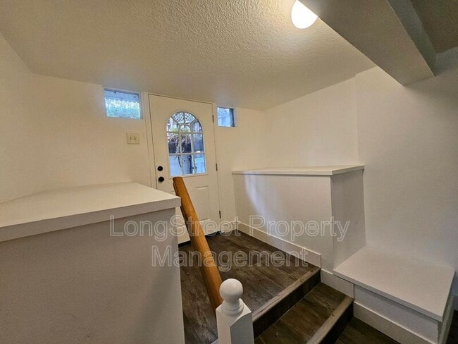 Building Photo - 513 SE 157th Ave