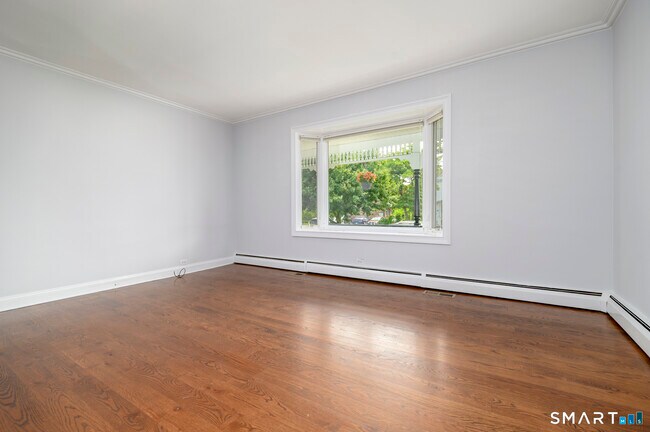 Building Photo - 18 Elm Tree Pl