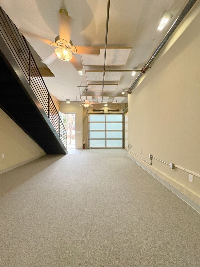 Building Photo - Live & Work Industrial Art Loft with Two C...