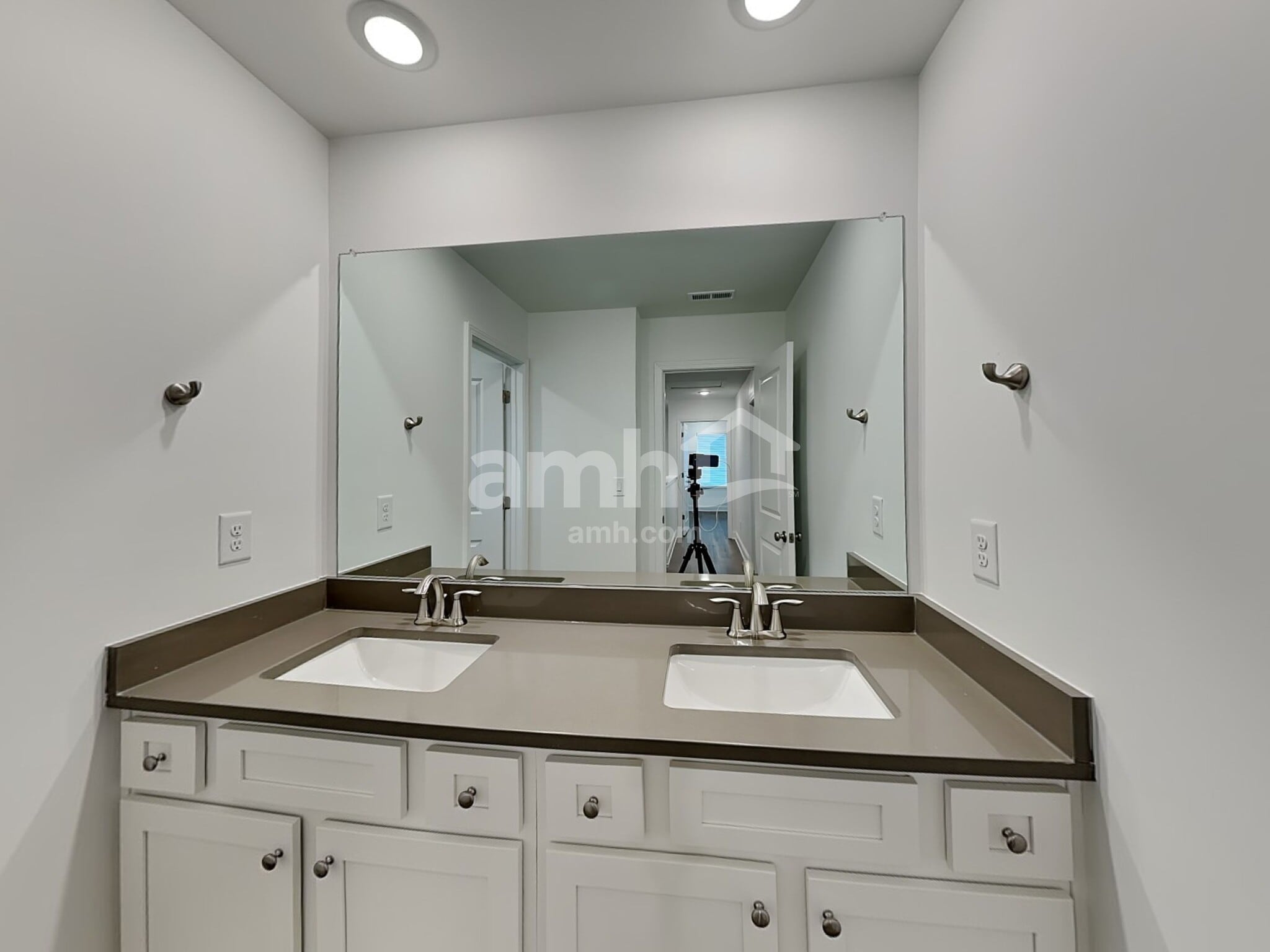 Building Photo - 358 Golucke Way