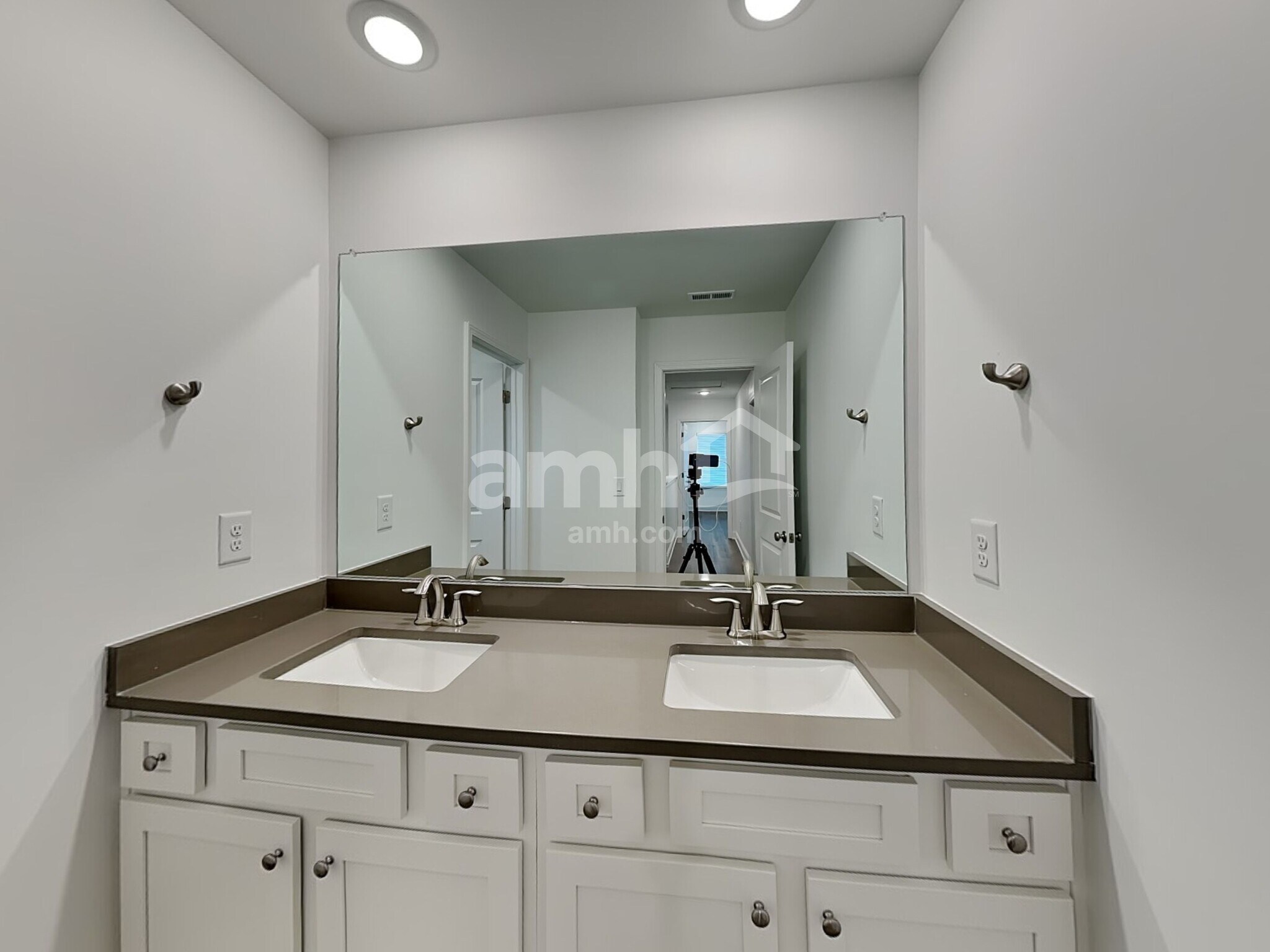 Building Photo - 361 Golucke Way