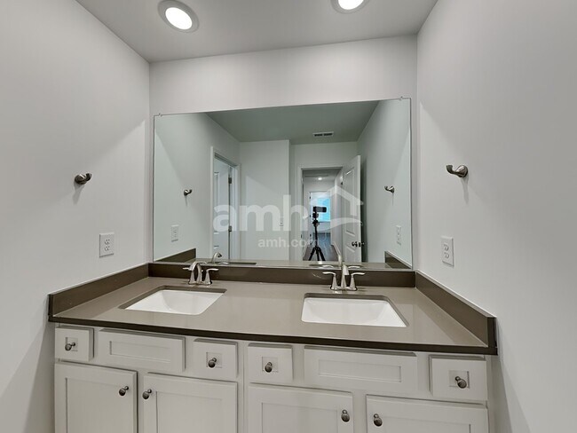 Building Photo - 408 Pointe Dr