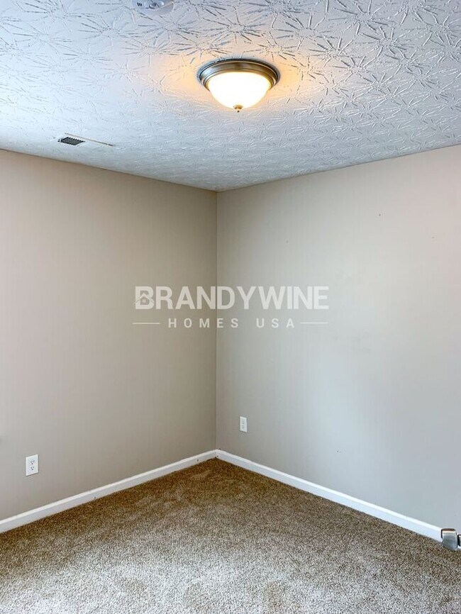 Building Photo - Captivating 4BR! A remarkable find