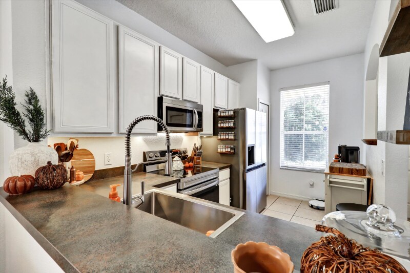 Building Photo - 2761 Retreat View Cir