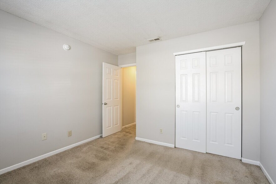 Building Photo - 10860 Wymm Ln