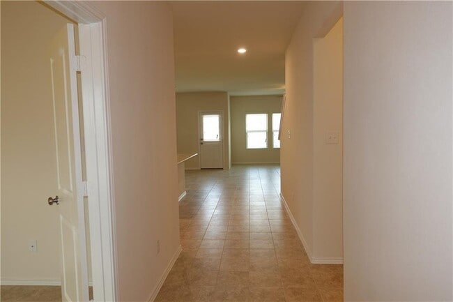 Building Photo - 1001 Hillrose Dr