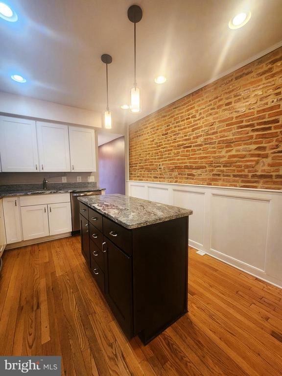 Building Photo - 432 E Clement St