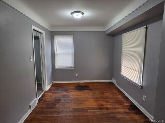Building Photo - 12217 Plainview Ave