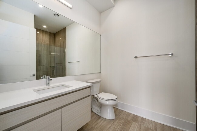 Building Photo - 159 W North Ave