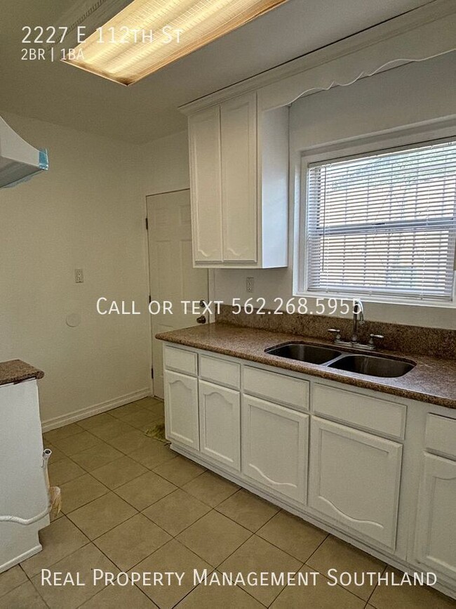 Building Photo - 1 Bedroom available now in Los Angeles!!