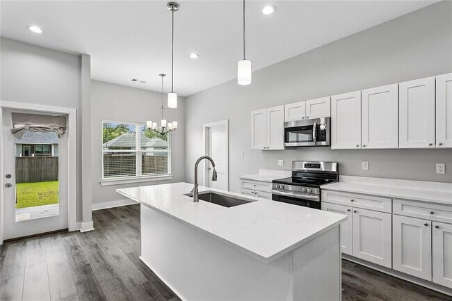 Building Photo - 60407 Vermillion Dr