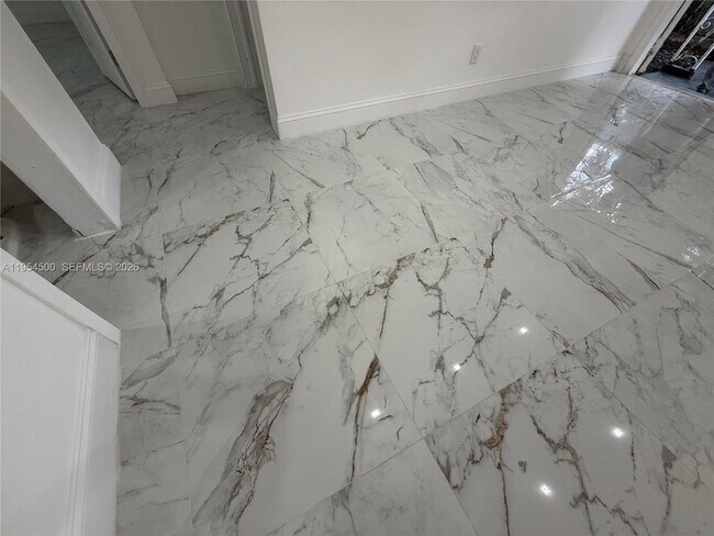 Building Photo - 505 N 24th Ave