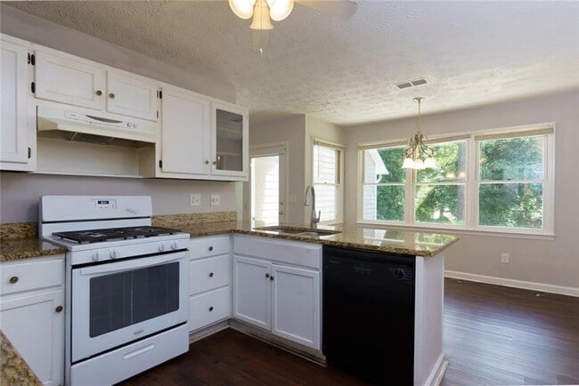 Building Photo - 1200 Mitsy Forest Dr NE