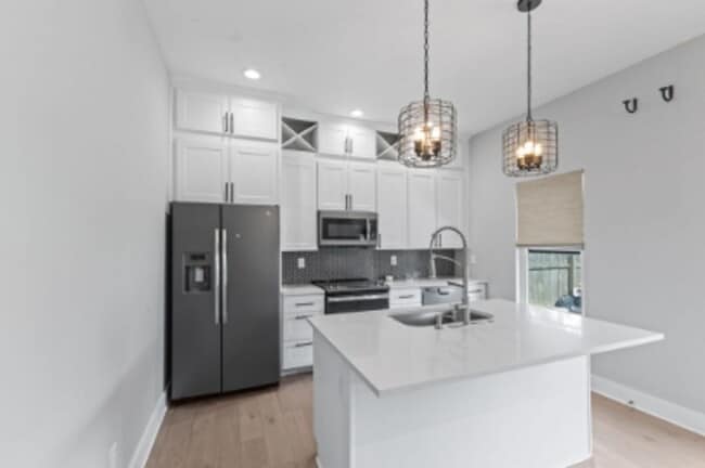 Building Photo - 1806 Woodlawn Ave