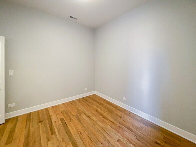 Building Photo - 2111 N Sedgwick St