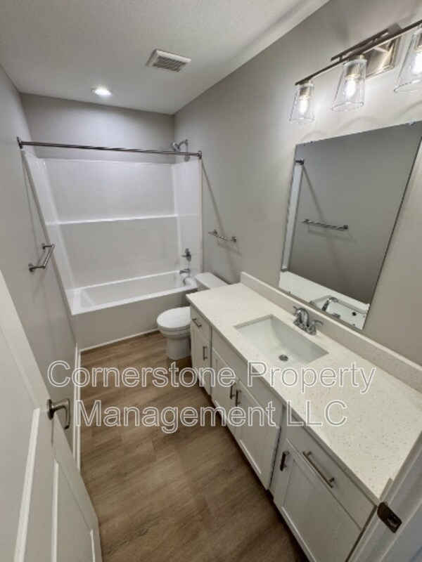 Building Photo - 8431 Valley Spring Dr