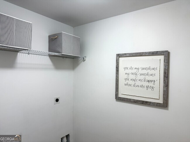 Building Photo - 3925 Pineshore Cir