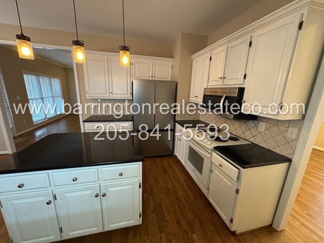 Building Photo - Hoover