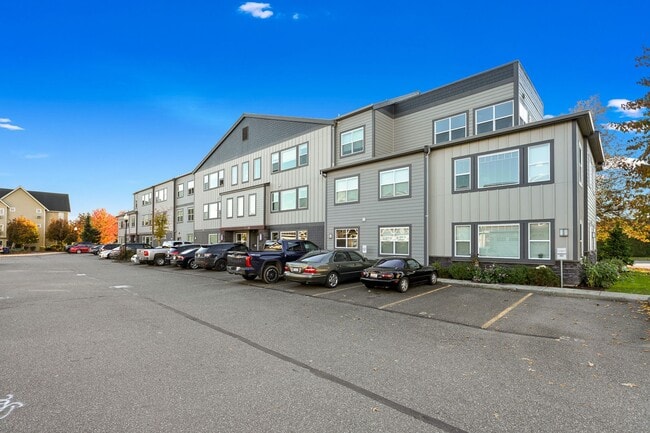 Building Photo - Beautiful Condo in Lynden