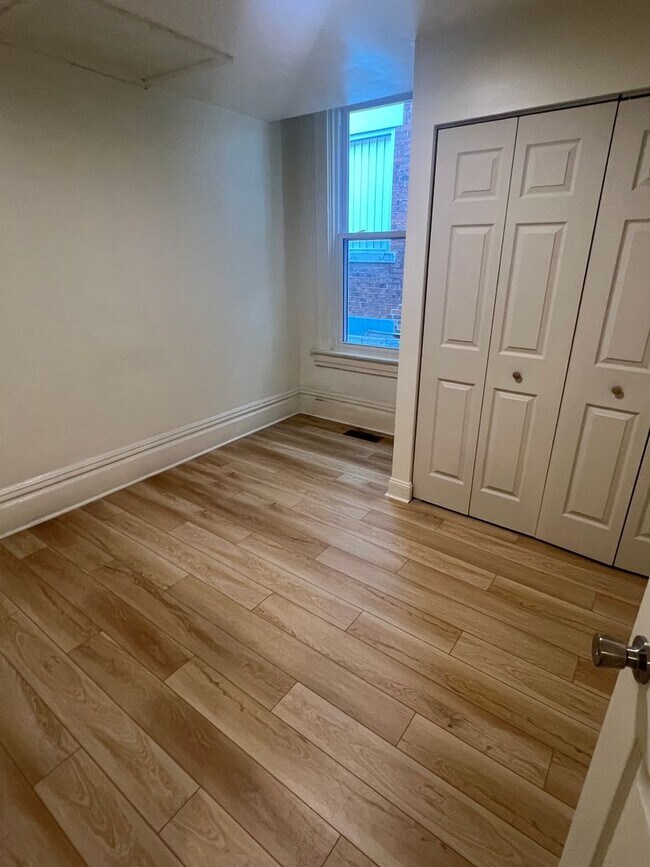 Building Photo - 209 Coltart Ave