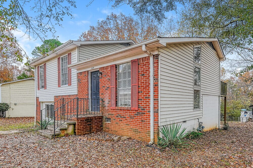 Building Photo - 1325 Turf Dr