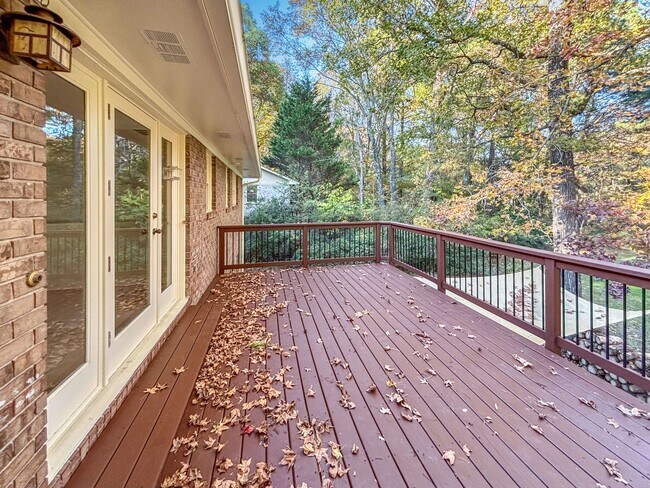 Building Photo - Cozy 4 BR 2 BR House in Piedmont Hills!