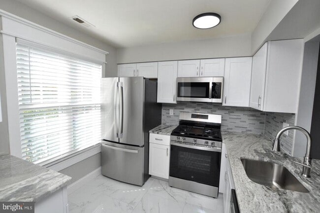 Building Photo - 1806B Ralston Dr